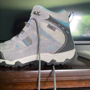 L.L. Bean Size 8 wide hiking boot
